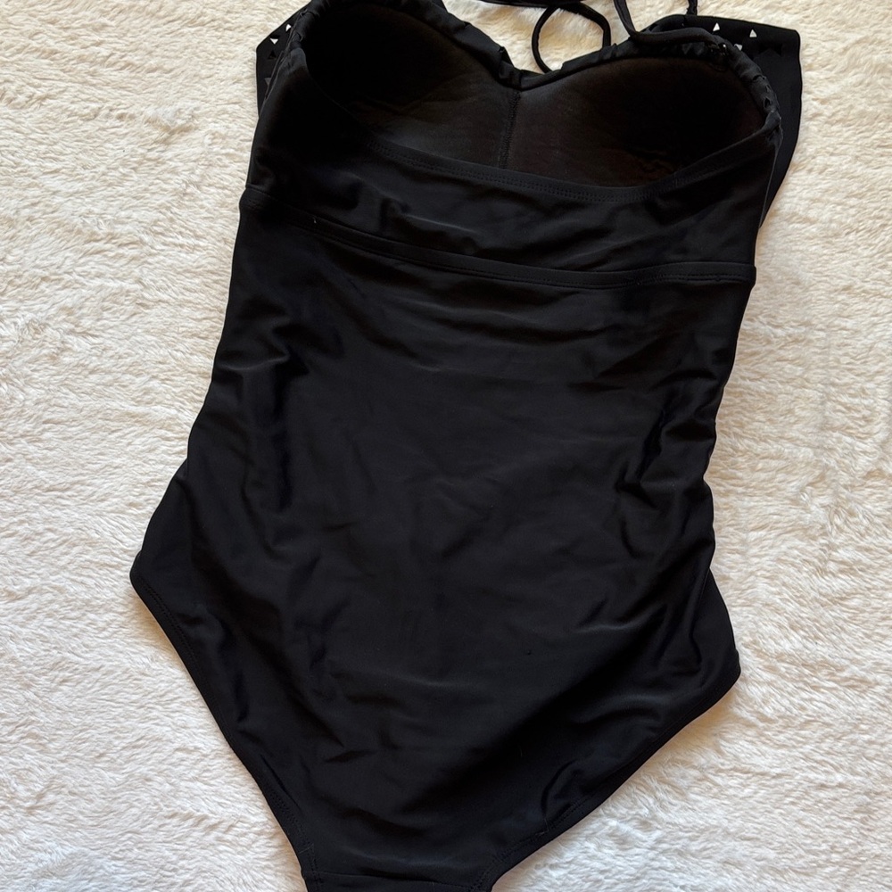Black Strapless Ruffled One-Piece Swimsuit - Picture 5 of 8
